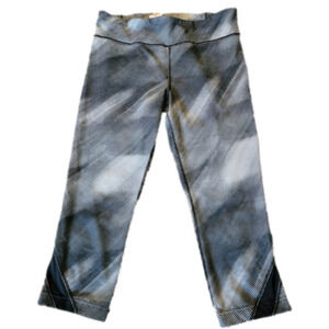 UNDER Armour Mid-Calf Workout Pants/Leggings Size M